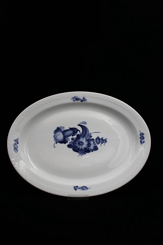 Royal Copenhagen Blue Flower Flower Braided oval dish. 
RC# 10/8019. 2.sort. 44.5x34cm.