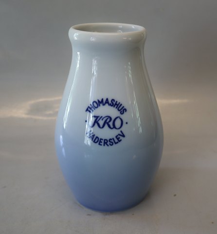 340 Vase 15.5 cm Thomashus Kro Haderslev Bing & Grøndahl  Blå tone glat 
Hotelporcelæn