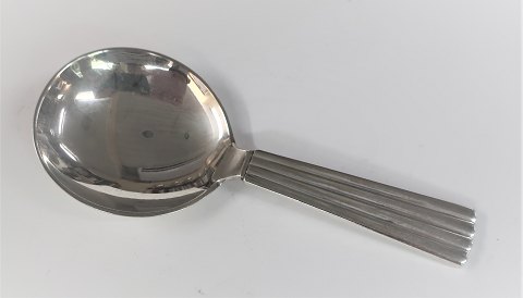 Georg Jensen. Bernadotte Silberbesteck. Sterling (925). Zuckerlöffel. Länge 10 
cm.