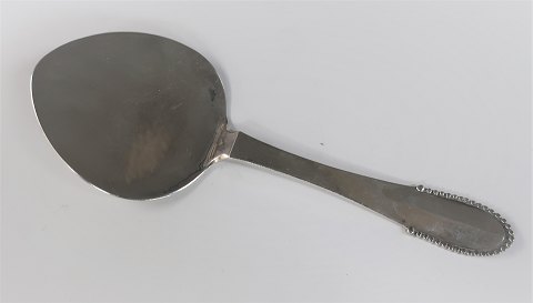 Georg Jensen. Sølv (925). Kugle. Kagespade. Længde 18,3 cm.