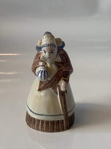 Gammel Kone Figur L.Hjort
Højde 9 cm