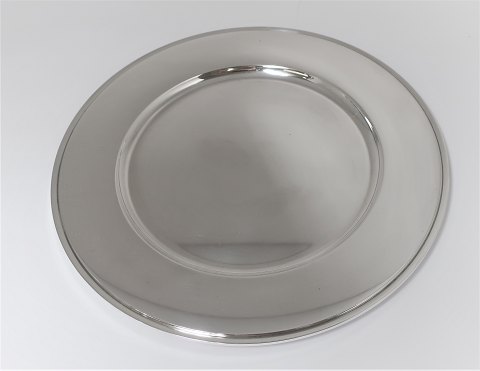 Georg Jensen. Pyramid. Silver cover plate Sterling (925). Model 600Y. Design 
Harald Nielsen. Diameter 28 cm.