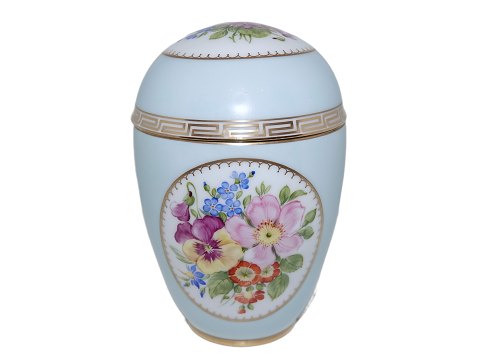 Royal Copenhagen
Light blue lidded vase with flowers from 1894-1897