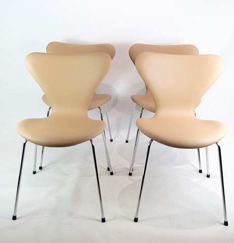 A set of 4 Seven chairs, model 3107, Arne Jacobsen, Fritz Hansen
Great condition
