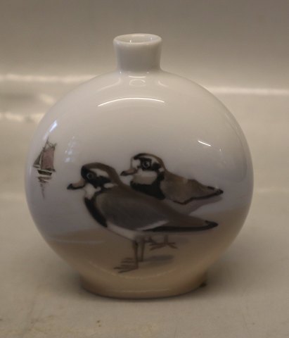 Royal Copenhagen 1090-209 A RC Bird Vase 10.5 x 9 cm pre 1923 painter. 96