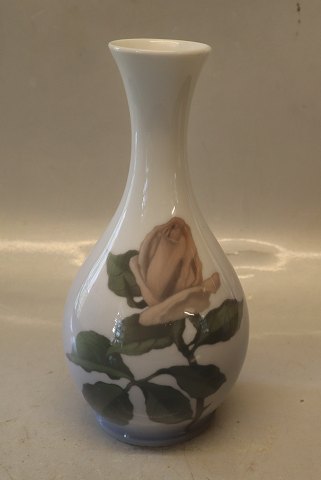 219-51 RC Vase with rose 22 cm pre 1923 Royal Copenhagen Art Nouveau