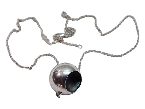Georg Jensen silver
Cave pendant and necklace