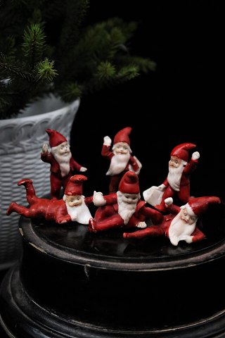 Sweet old bisquit gnomes...
CLICK ON THE PICTURE TO SEE EACH ONE !