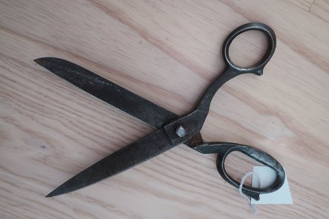 For the collector and you who wants a realy good pair of scissors 
It is a good, old one made by hand
Very good and easy to use