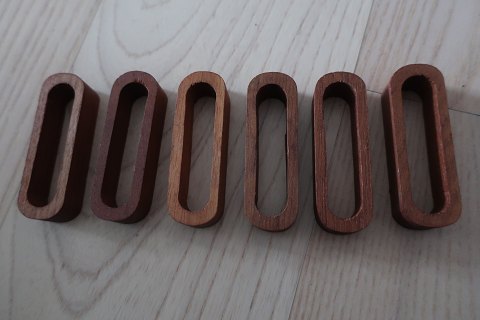 Real vintage
6 napkin rings made of wood