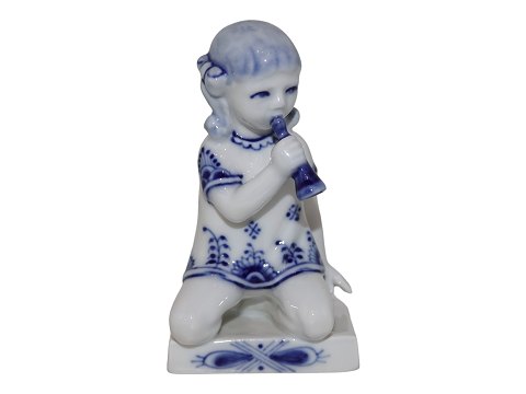 Blue Fluted Plain
Girl with trumpet figurine