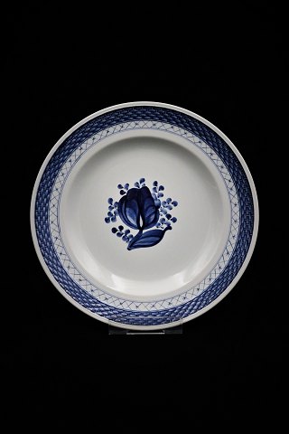 Royal Copenhagen Trankebar small dinner plate 
Dia: 23cm. 
11/946...
