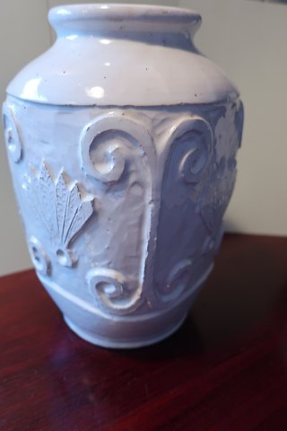 An old vase, pottery
Signature: S.N.H.K.
H: about 25cm