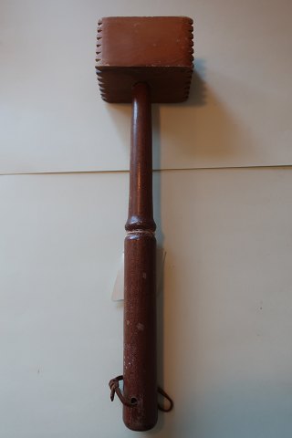 An old meat tenderiser
With a good patina
Made of wood