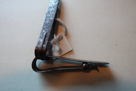 For the collector and the cyclists:
Good, old cycle clips
The cycleclips are very efficient
We have 2 times 2 cycle clips
