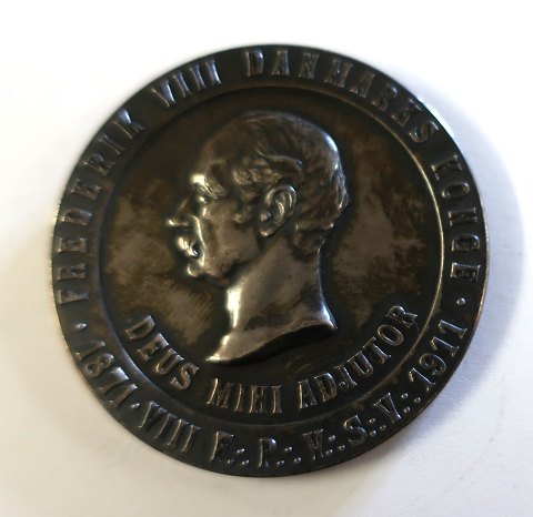 Frederik D. VIII. Silbermedaille. Die dänische Großlandloge 1911. Durchmesser 45 
mm.