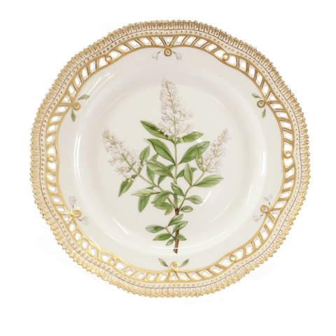 Royal Copenhagen Flora Danica plate 3554. Nice 
condition. D: 23cm. "Ligustrum vulgare L"