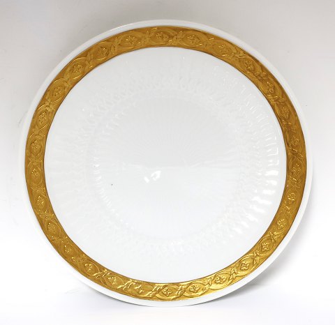 Royal Copenhagen. Vifte med guld. Tallerken. Model 11521. Diameter 19,5 cm. (1 
sortering)