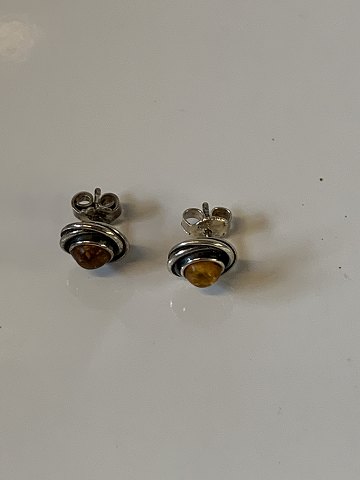 Silver earrings with amber
Stamped 925
Height 9.27 mm