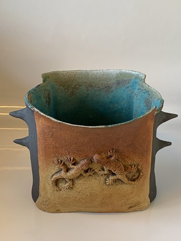 Ceramic vase with salamander
Height 19.5 cm