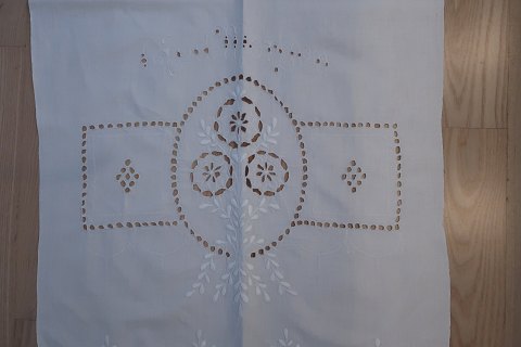 Parade piece
A beautiful old parade piece with handmade white  embroidery with signature
The parade piece was in the good old days used to hang in front of the tea 
towels so that all things always looked clean
116cm x 57cm
The antique linen is our spe