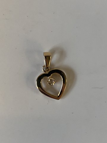 Pendant with brillant in 14 Karat gold
Stamped 585 Yes
Goldsmith: 965-020 Jørn Arne Backhausen
Measures 20.14*11.68 mm approx
The item has been checked by a jeweler and is not physically available
in the store, so contact us for a demonstration or in