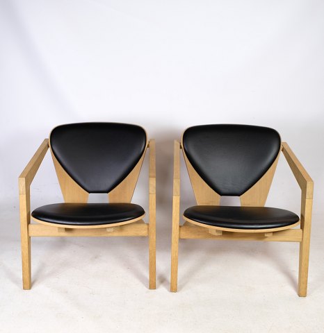 Hans J. Wegner, “GE 460” Lænestol, sort skind, Getama, Formgivet 1977
Flot stand
