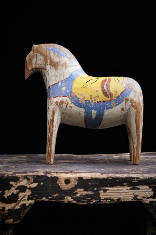 Decorative, 1800s Swedish dalar horse with fine old painting and a super fine 
patina...