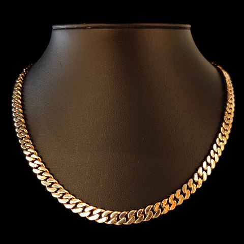 A necklace of 14k gold