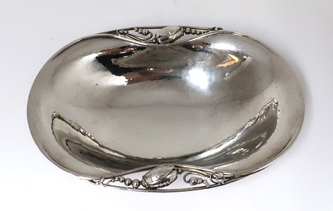 Georg Jensen. Oval silver bowl (925). Blossom 2A. Design: Georg Jensen. Length 
19.6 cm. Width 14 cm.