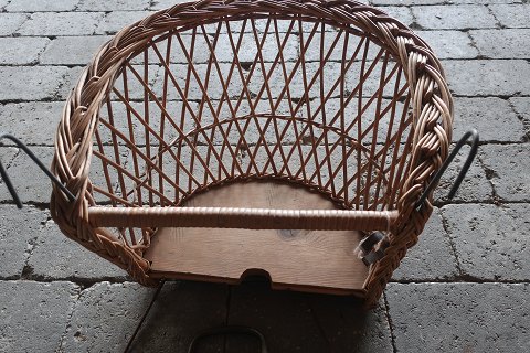 Retro/Vintage handlebar basket for the bicycle
Realy good
In a good condition