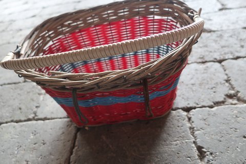 Retro/Vintage handlebar basket for the bicycle for the child
Realy good
In a good condition