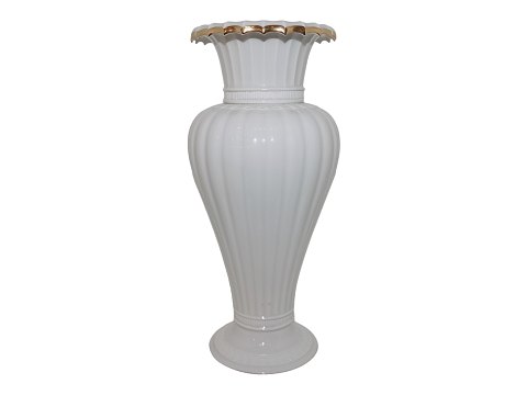 Royal Copenhagen Sirius
Tall Hetsch vases with gold edge