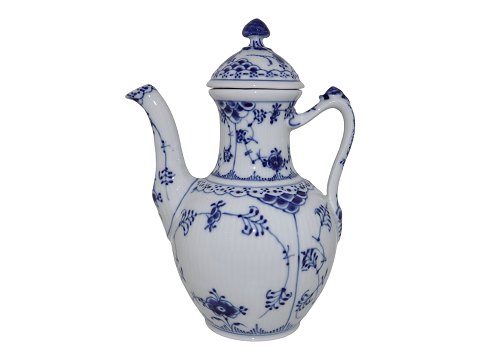 Blue Fluted Halv Lace
Small coffee pot