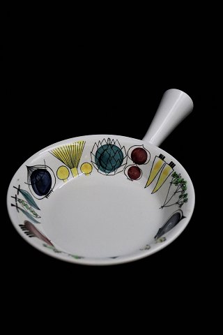 Round Ovenproof dish with handle in "Picnick" dining set from Rörstrand...