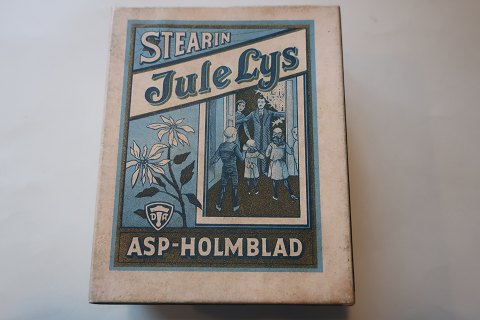 Old christmas candlelights made of stearin, - in the original box
From Asp-Holmblad, Denmark
Red candlelights
In a good condition