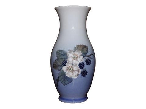 Royal Copenhagen
Vase with blackberries