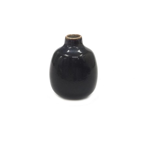 Small stoneware vase by Nils Thorsson for Royal 
Copenhagen 21393. Good condition. Signed. H: 6,6cm