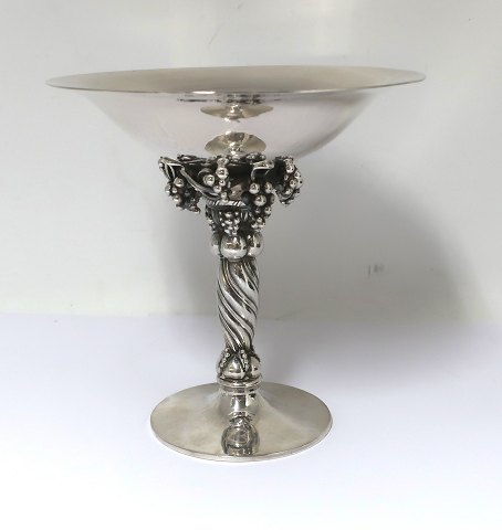 Georg Jensen. Sterling (925). Drueopsats. Model 263A. Højde 12,5 cm. Diameter 
12,5 cm. Produceret 1933-1945