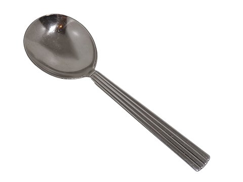 Georg Jensen Bernadotte
Serveringsske 20,7 cm.