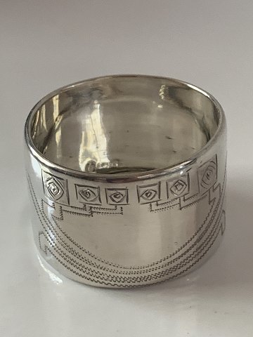 Napkin ring Silver
Stamped: 830S
Size 2.7 x ø 4 cm.