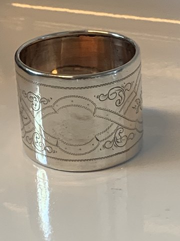 Napkin ring Silver
Size 3.8 x ø 4.5 cm.
Stamped: 830S