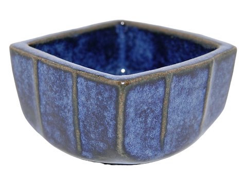 Hjorth art pottery
Miniature dark blue bowl