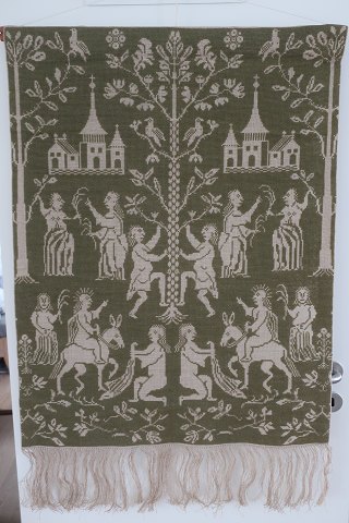 Tapestry
Embroidery made by hand 
With a exclusive motiv
Very beautiful and in a very good condition