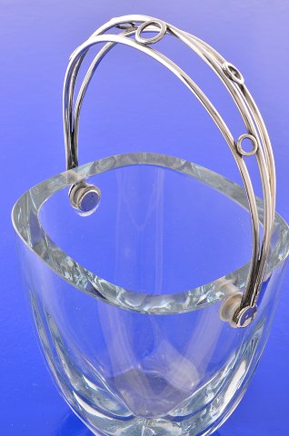 Ice bucket with silver handle