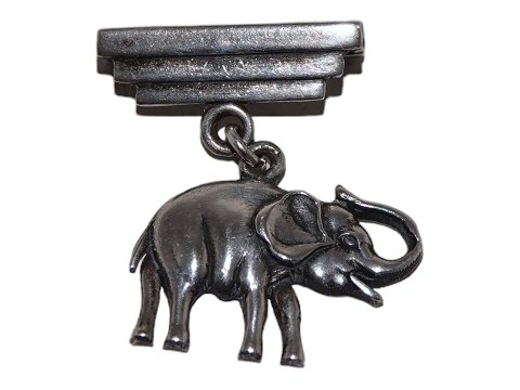 Silver
Small elephant brooch