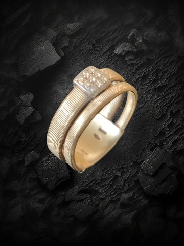 Marco Bicego Masai 18 karat guld ring med 9 brillianter.