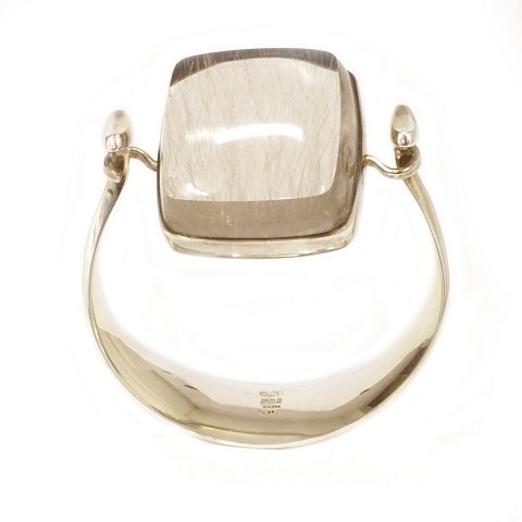 Vivianna Turun Bülow Hübe for Georg Jensen armring 
i sterlingsølv med rutil quartz #203. Ind. mål: 
5,8x5cm