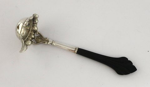 Cohr. Silver cutlery (830). Cream spoon with wooden handle. Length 14 cm. 
Produced 1929.