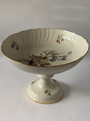 Royal Copenhagen Frijsenborg set bowl on a high stand
Dec. No. 910/1528